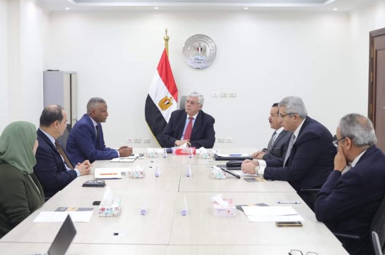 وزير التعليم العالي يلتقي بممثل منظمة الأغذية والزراعة بالأمم المتحدة