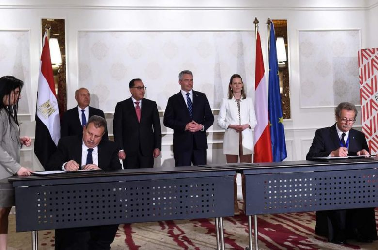 مصر والنمسا توقعان عقدي شراكة وتصنيع وتوريد مفاتيح السكك الحديدية