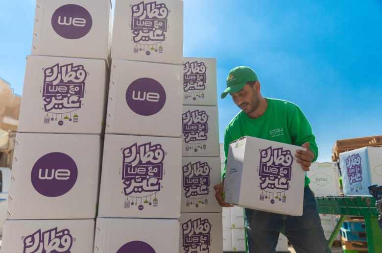 بنك الطعام المصري وWE يتعاونان لدعم 21 مائدة رحمن وتجهيز 200 ألف كرتونة مواد غذائية