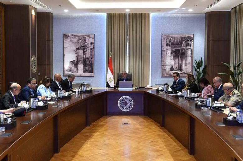 رئيس الوزراء يتابع إجراءات التعامل مع تداعيات الأحداث بالسودان