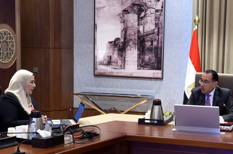 رئيس الوزراء يتابع عدد من ملفات عمل وزارة التضامن الاجتماعي