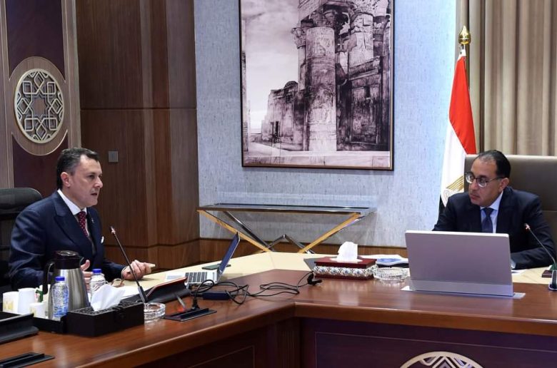 رئيس الوزراء يستعرض مشروعات وزارة السياحة ومستجدات الصناعة