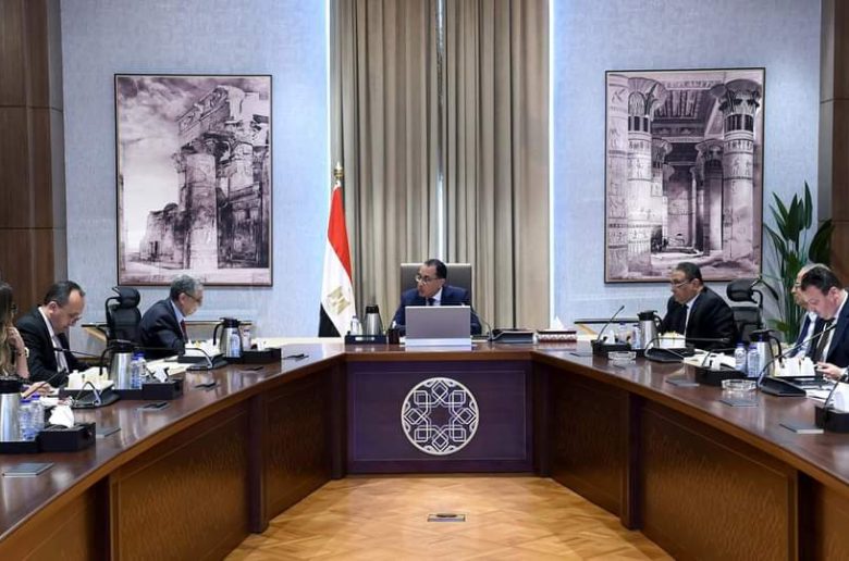 رئيس الوزراء يؤكد أهمية جهود وزارة الكهرباء في تنويع مصادر إنتاج الطاقة الكهربائية