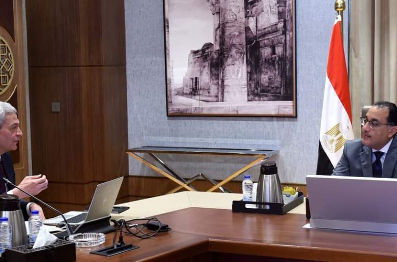 رئيس الوزراء يتابع توافر الأرصدة من مختلف الأدوية والمستلزمات الطبية