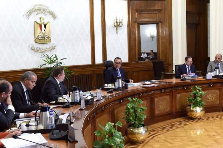 الحكومة تبحث مقترحات لزيادة تدفقات النقد الأجنبي في الأجل القصير