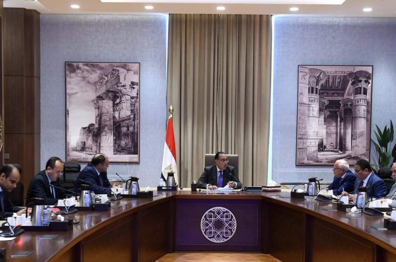 الحكومة تستعرض سير إجراءات العملية الاستيرادية بالمنطقة الحرة ببورسعيد