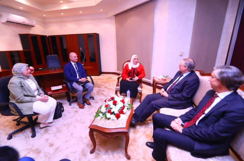 الهلال الأحمر يوجه 27 طن من المنتجات الإغاثية لمواجهة الأزمة السودانية