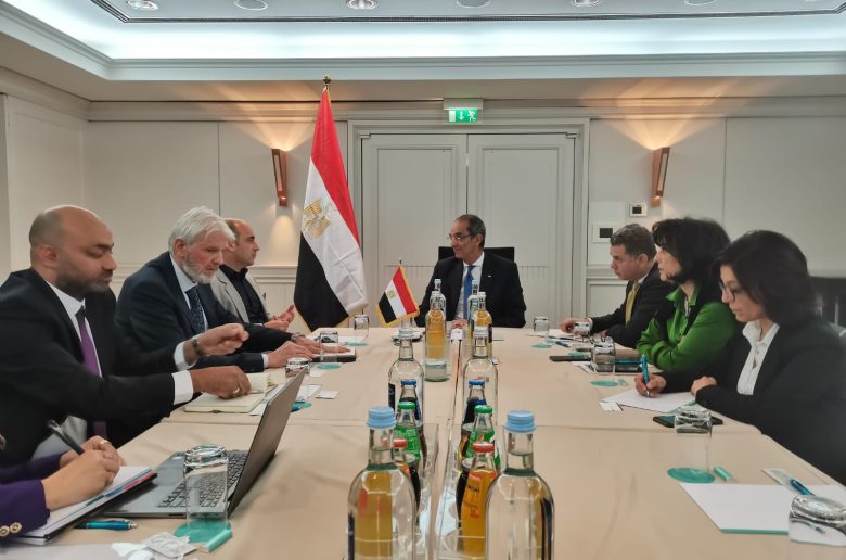 وزير الاتصالات يبحث مع شركات الألمانية