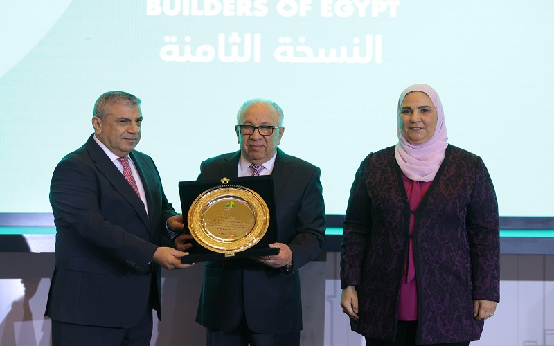 «ملتقى بناة مصر» يكرم رئيس الهيئة السعودية للمقاولين