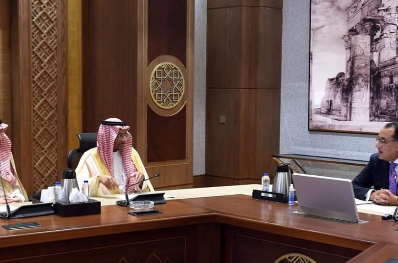 رئيس الوزراء يؤكد أهمية تحقيق التكامل والشراكة في سلاسل الإمداد والإنتاج مع السعودية