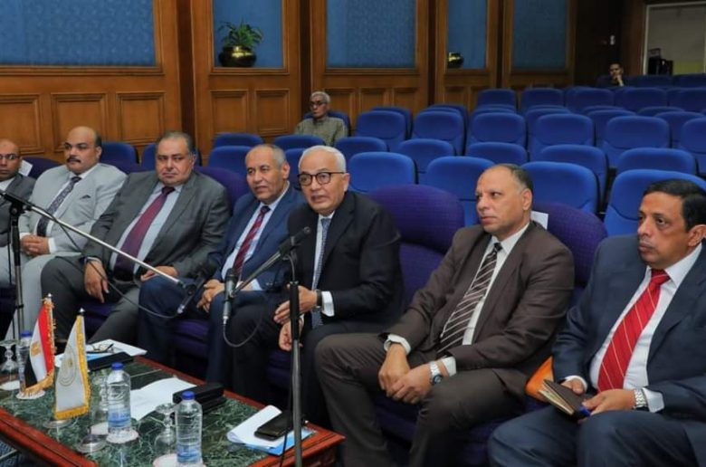 وزير التعليم يشدد على عدم تأخير توزيع ورقة الأسئلة والتفتيش بكل حزم