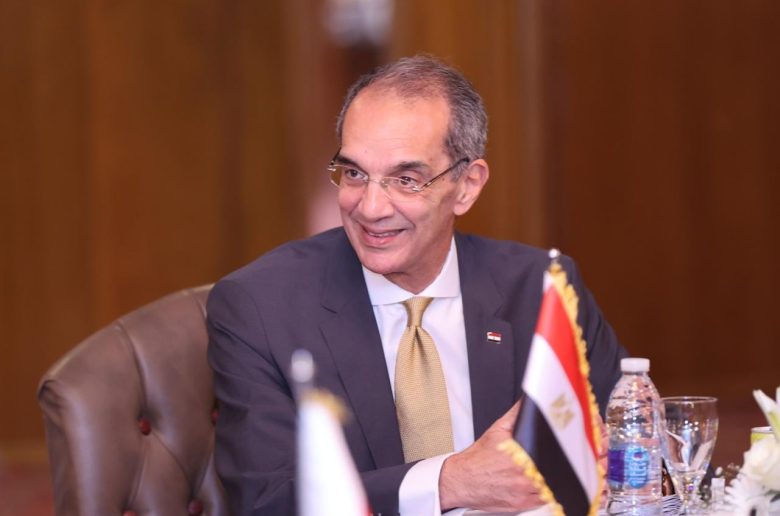 وزير الاتصالات