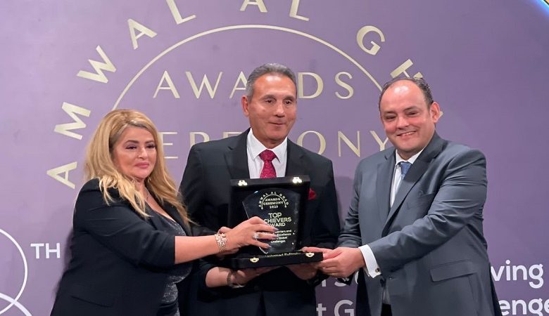 قمة مصر للأفضل تمنح رئيس اتحاد بنوك مصر جائزة الإنجاز المؤسسي