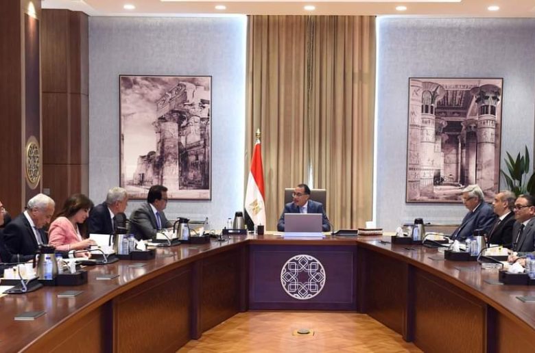 رئيس الوزراء يتابع موقف توافر الأدوية والمستلزمات الطبية للقطاع الصحي