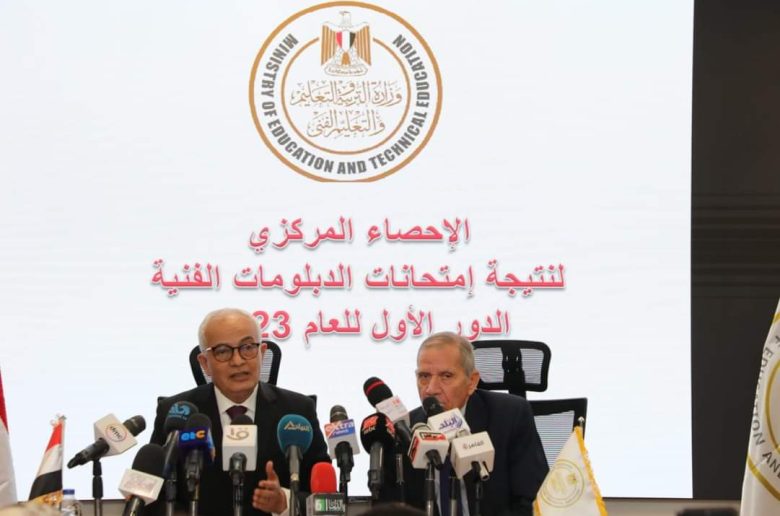 وزير التعليم يعتمد نتيجة الدبلومات الفنية بنسبة نجاح 64.47%.. ويكرم الأوائل