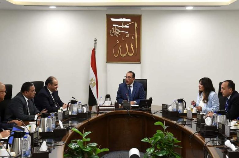 رئيس الوزراء يتابع إجراءات توطين الصناعة ومستلزمات الإنتاج