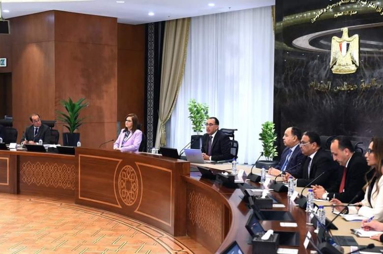 رئيس الوزراء يستعرض موقف الطروحات الحكومية وزيادة مشاركة القطاع الخاص