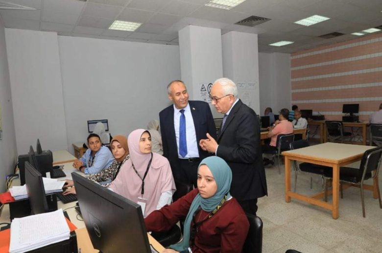 وزير التعليم يتفقد مركز التصحيح الإلكتروني لامتحانات الثانوية العامة