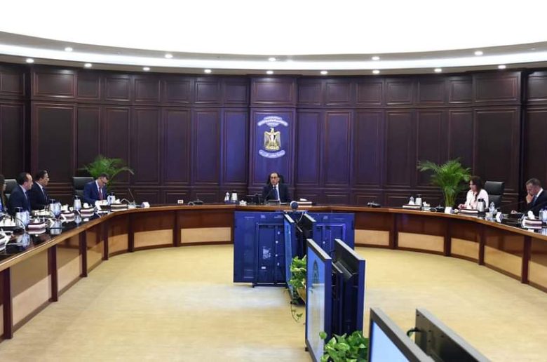 عقد الدكتور مصطفى مدبولي، رئيس مجلس الوزراء، بمقر الحكومة بمدينة العلمين الجديدة، اليوم؛ اجتماعًا؛ لبحث صياغة رؤية مُستقبلية للنهوض بقطاع السياحة