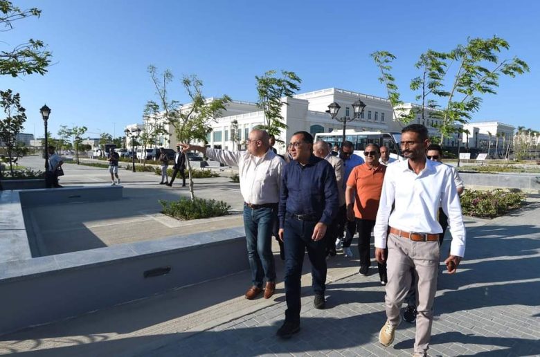 رئيس الوزراء يتفقد مشروعات العلمين الجديدة.. ويتابع تنفيذ أبراج «الداون تاون»