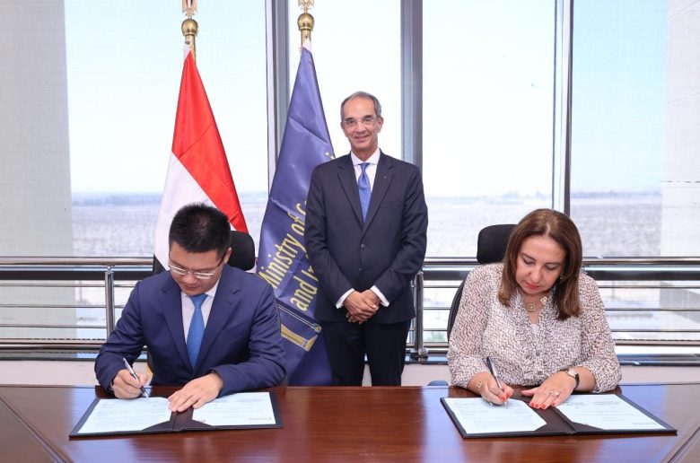 وزير الاتصالات