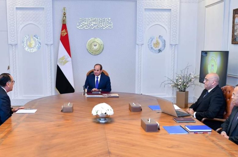 الرئيس السيسي يوجه بمواصلة جهود دعم وزيادة حجم المشروعات المتوسطة والصغيرة ومتناهية الصغر