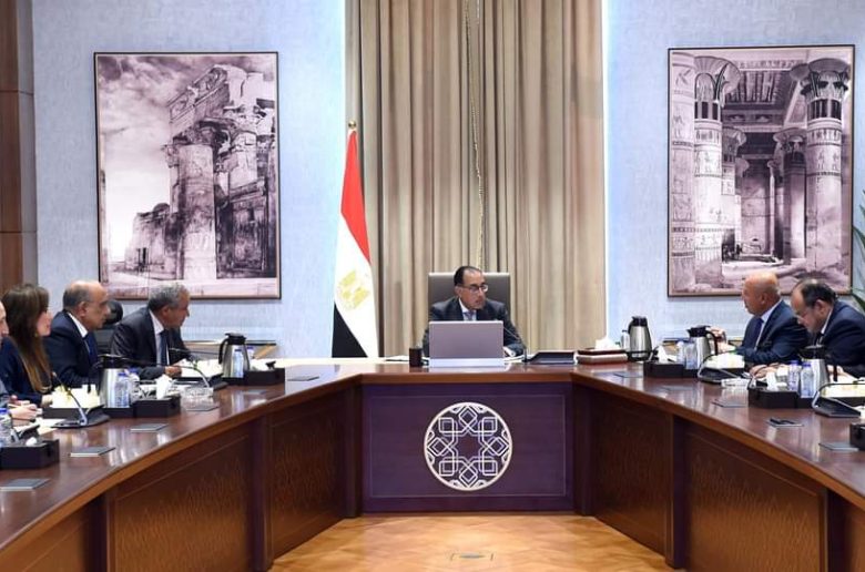 رئيس الوزراء يوجه بعقد اجتماع مع الغرف التجارية والمجالس التصديرية والتوافق على الخطوط الملاحية