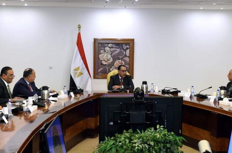 رئيس الوزراء يتابع جهود تطوير شركة «مصر للطيران»