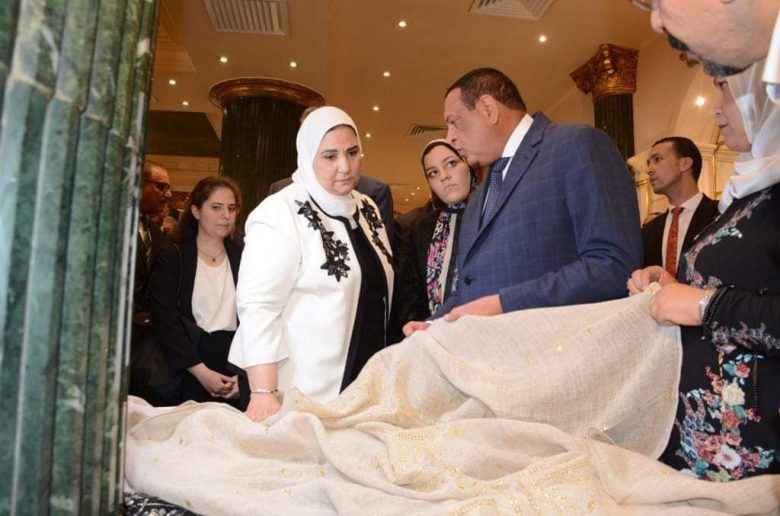 وزيرا التنمية المحلية والتضامن يفتتحان معرض «أيادي مصر» للحرف اليدوية والتراثية
