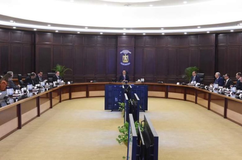 رئيس الوزراء يتابع موقف الإفراج عن السلع والبضائع من الموانئ