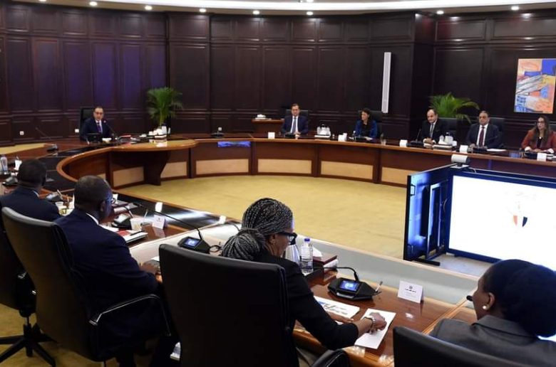 رئيس الوزراء يتابع خطة التعاون مع مؤسسة التمويل الدولية في تنفيذ برنامج الطروحات الحكومية