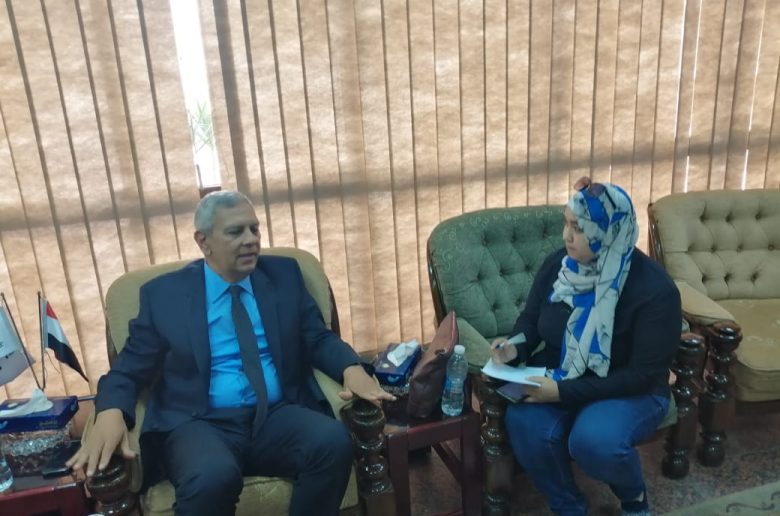 رئيس القابضة للأدوية مع محررة أموال الغد