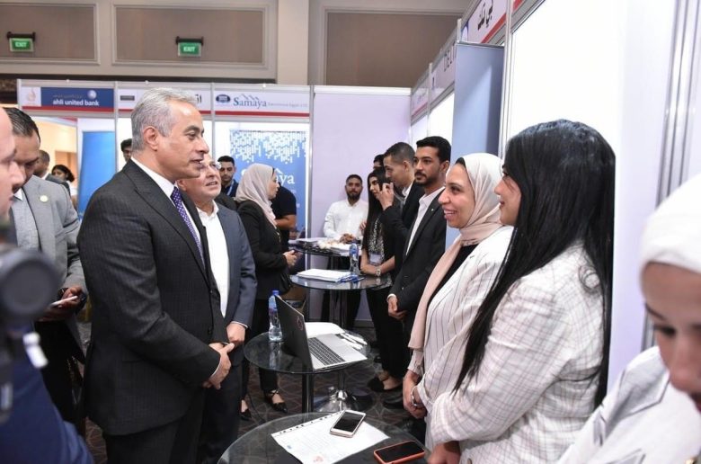 وزير العمل يفتتح ملتقى توظيف بالقاهرة