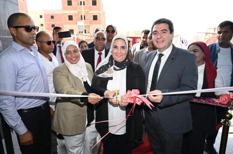 وزيرة التضامن تفتتح أحدث فروع «بنك ناصر الاجتماعي» بأسوان الجديدة