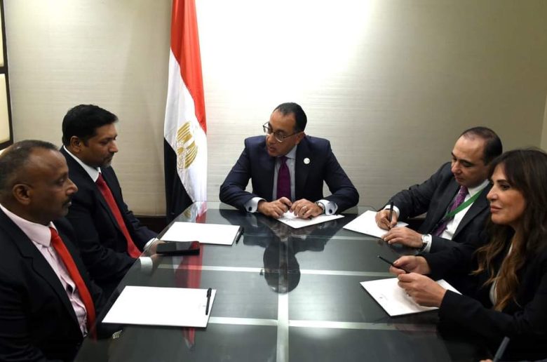 رئيس الوزراء يستقبل مبعوث الرئيس السيريلانكي والوفد المرافق له