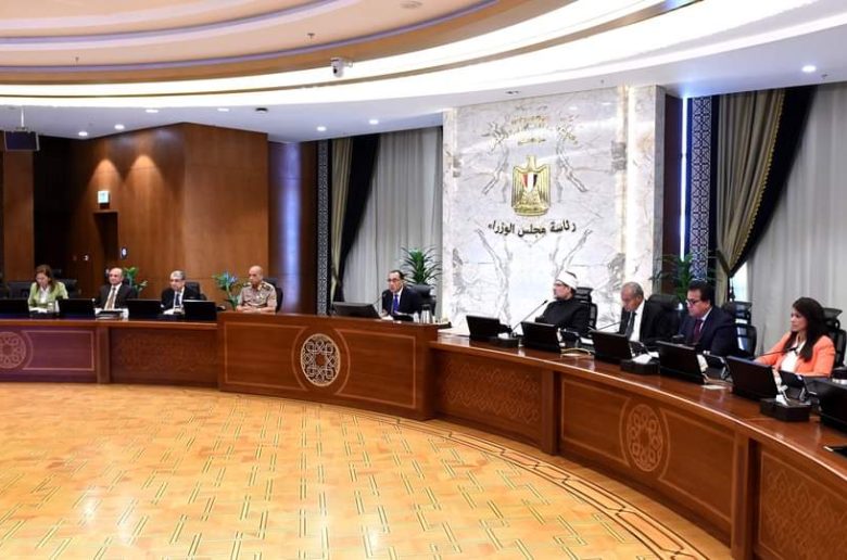 مجلس الوزراء يوجه بإعداد دراسه لنشر أجهزة إزالة الرجفان القلبي بالأماكن العامة