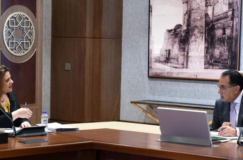 رئيس الوزراء يتابع عددا من التيسيرات والمحفزات المقدمة للمصريين بالخارج