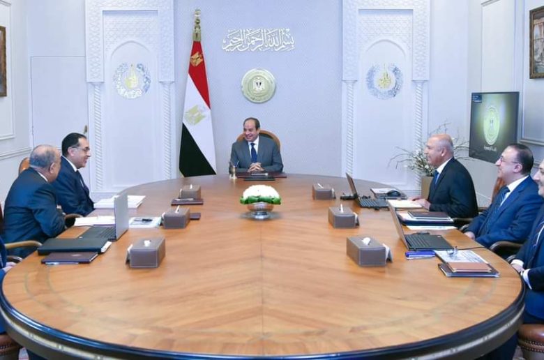 الرئيس السيسي يوجه بالعمل المكثف لتطوير شبكة الموانئ والطرق الرئيسية