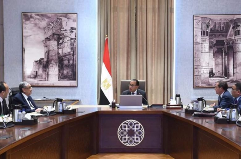 رئيس الوزراء يتابع إجراءات تعظيم دور الطاقة المتجددة خلال الفترة المقبلة