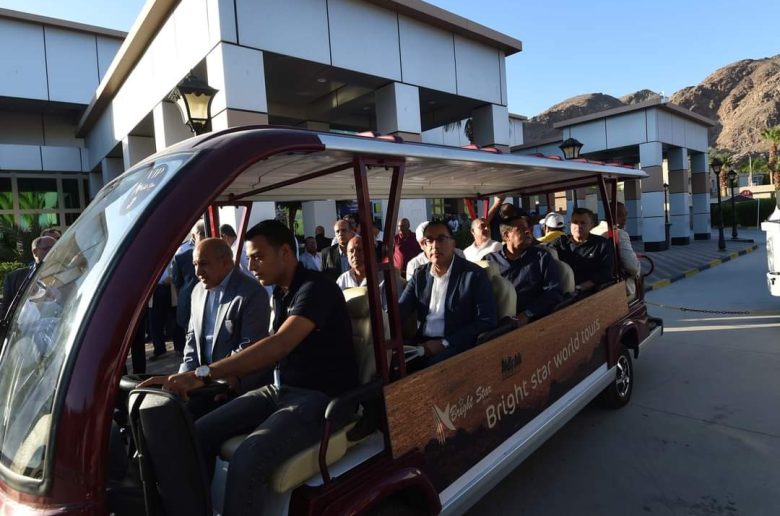 رئيس الوزراء يتفقد منفذ طابا البري ويستعرض مخطط بدء تنفيذه 