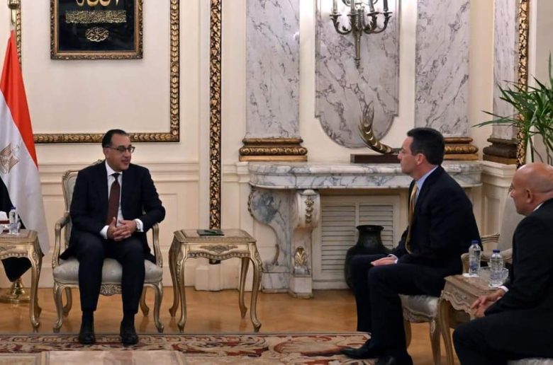 رئيس الوزراء يلتقي النائب الأول لشركة «إكسون موبيل» الأمريكية