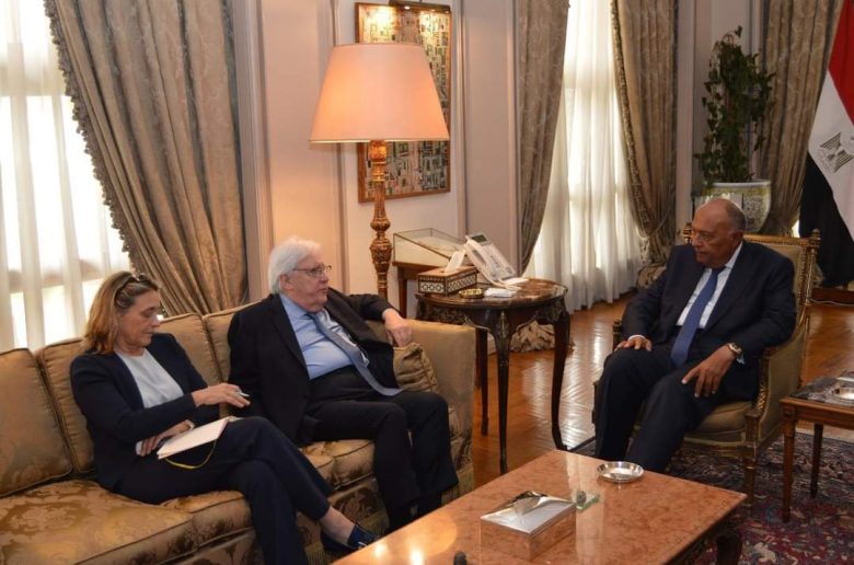 وزير الخارجية يبحث سبل التعامل والتخفيف من الأوضاع المتردية في غزة