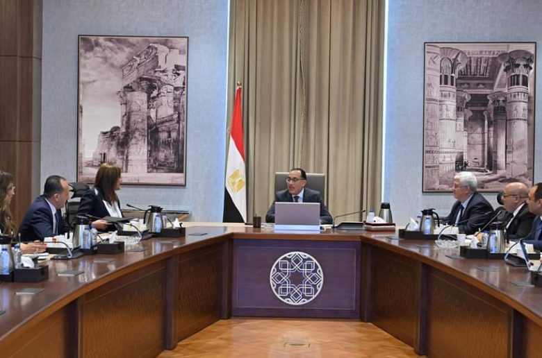 رئيس الوزراء يستعرض آليات الشراكة بين «التعليم العالي» والقطاع الخاص
