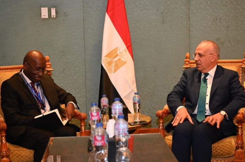 وزير الري يبحث الدعم الذي يقدمه بنك التنمية الإفريقي لمبادرة AWARe