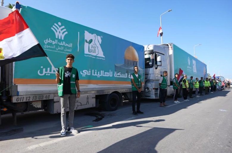 مصر الخير تعلن استمرار بقاء شاحنات المساعدات الإنسانية بالعريش حتي فتح معبر رفح