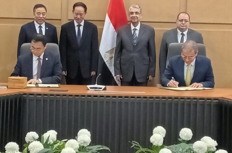 جانب من مراسم التوقيع