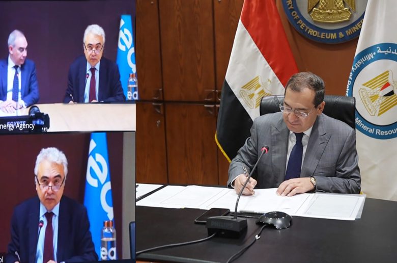 جانب من مراسم التوقيع