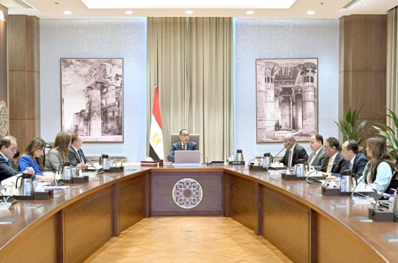 جانب من اجتماع رئيس الوزراء اليوم