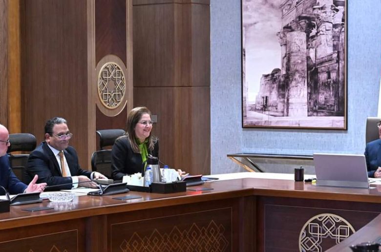 رئيس الوزراء يتابع جهود إعادة هيكلة بنك الاستثمار القومي