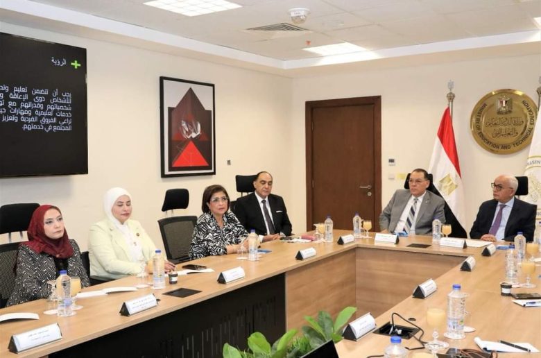 وزير التعليم يترأس اجتماع مجلس إدارة مركز العاشر من رمضان لذوي الإعاقة